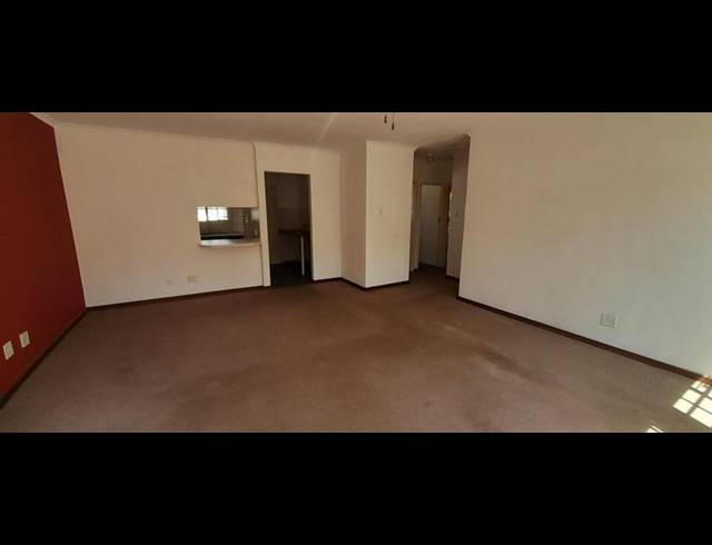 2 BEDROOM TOWNHOUSE FOR SALE IN DIE HOEWES
